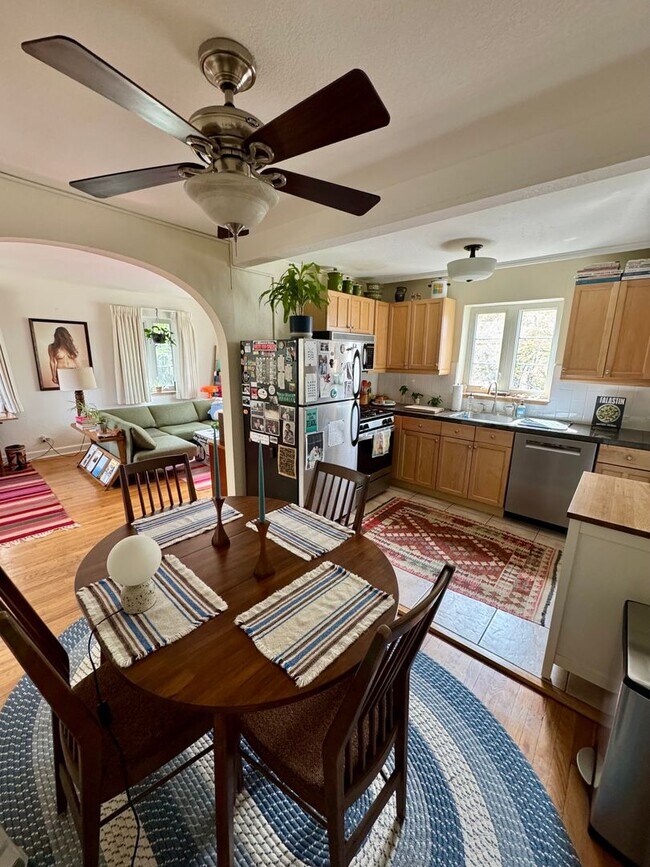 Building Photo - Mid Century Modern 1 bed Condo