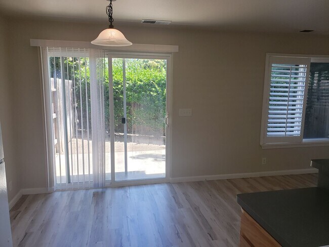 Building Photo - 579 Morgan Dr