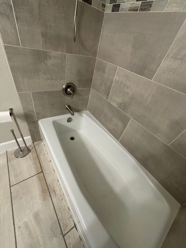 Building Photo - 1303 N Roca