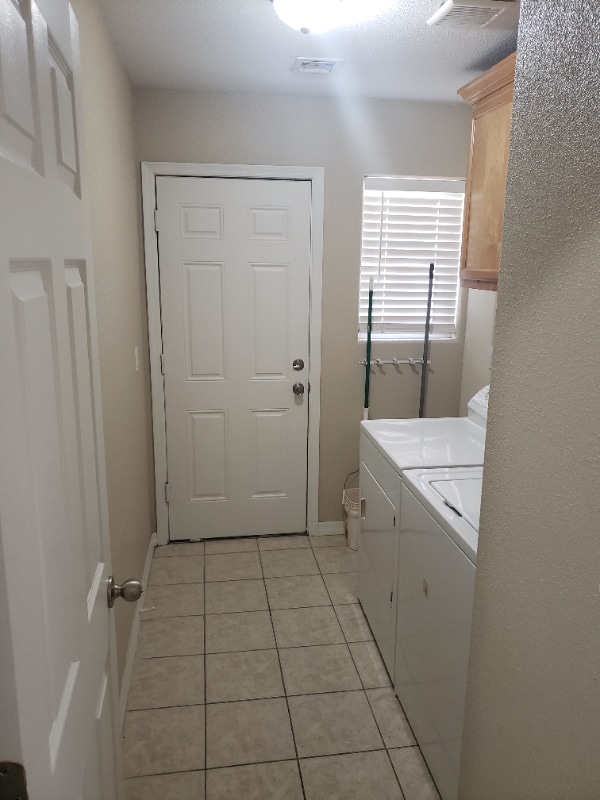 Building Photo - 911 Riverview Dr