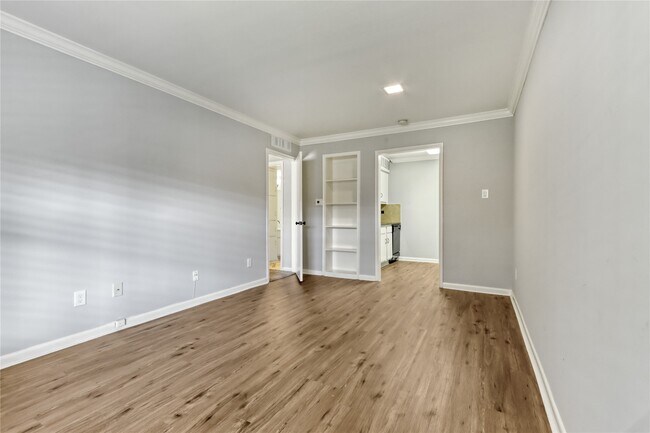 Building Photo - 845 Augusta Dr