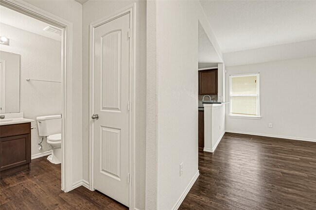 Building Photo - 2806 Morgensen Dr