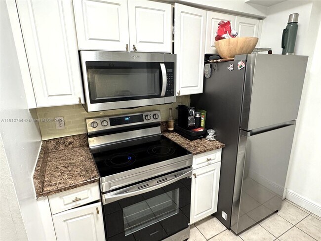 Building Photo - 17125 N Bay Rd