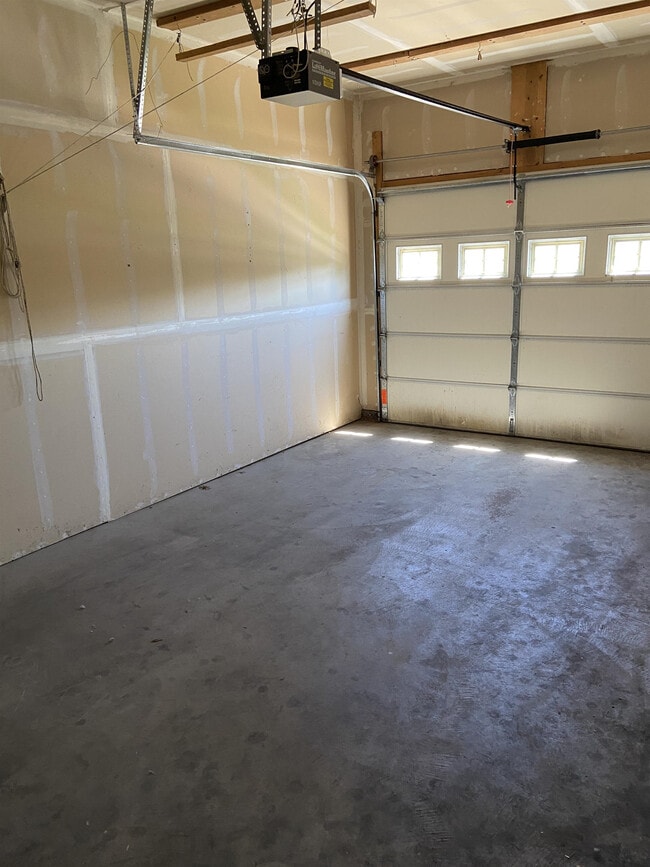 Building Photo - 6607 W 3rd St