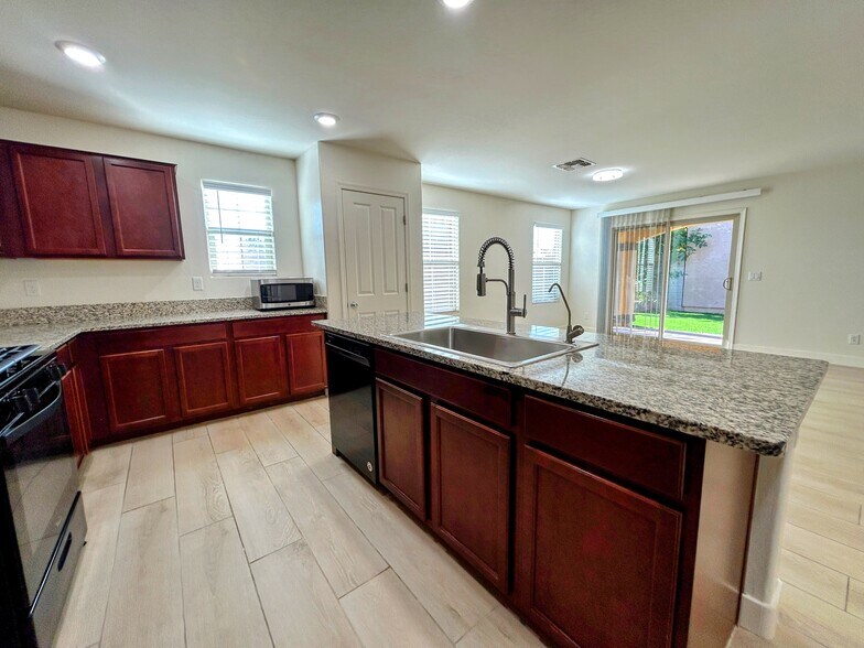 Building Photo - 2964 S Washington St