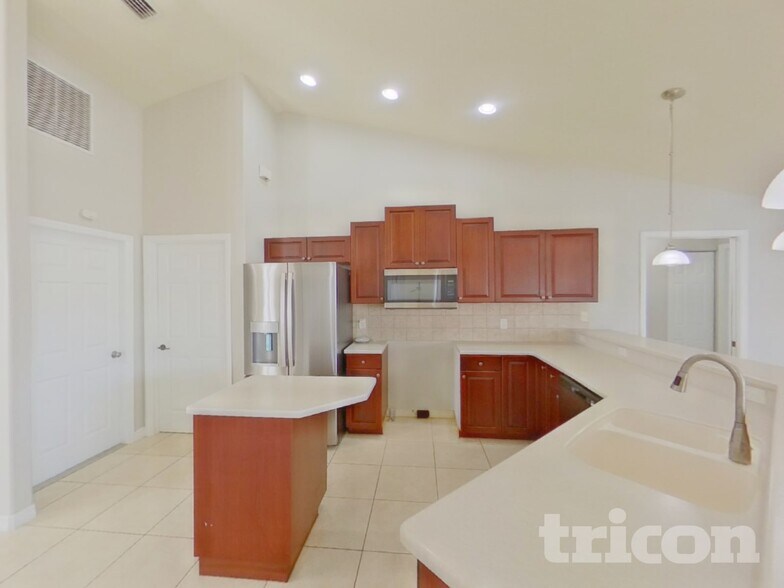 Building Photo - 4090 W Price Blvd