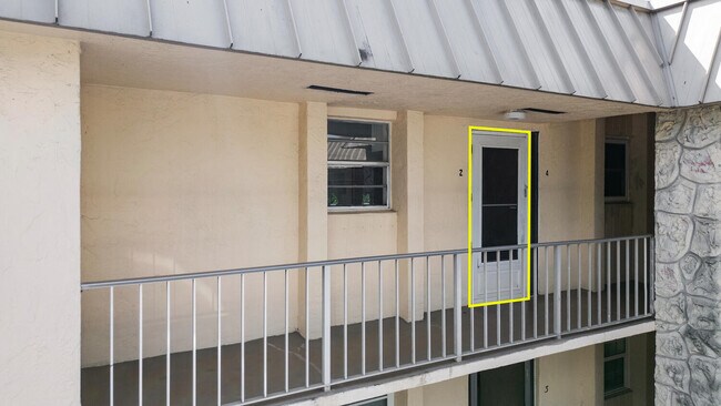 Building Photo - 10821 N Military Trl