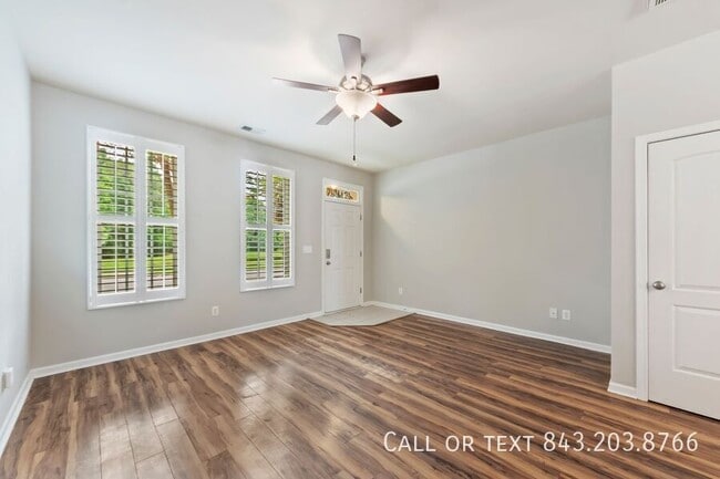 Building Photo - 828 Rue Dr
