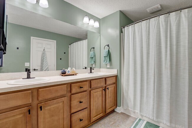 Building Photo - 211 Mikal Dr