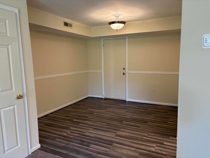 Building Photo - 7111 Donnell Pl