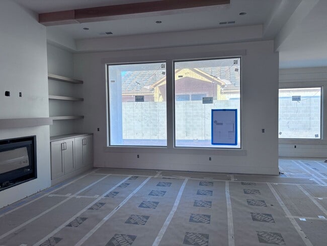 Building Photo - Beautiful single story with 4 bedrooms next to Crimson High School