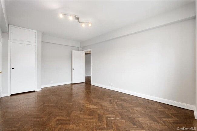 Building Photo - 45 Popham Rd