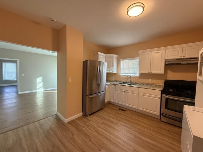 Building Photo - 347 Spruce St