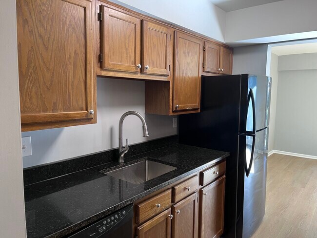 Building Photo - 135 Forest Green Dr