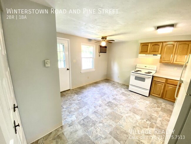 Building Photo - Large 2-Bedroom Townhome in Red Lion! Pati...