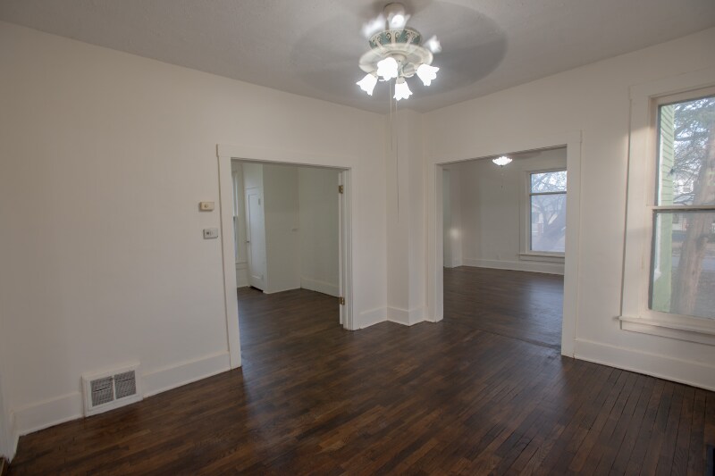 Building Photo - 1185 SW Macvicar Ave