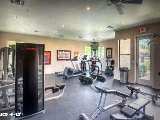 Building Photo - 7027 N Scottsdale Rd