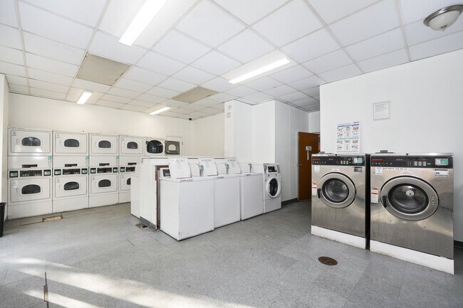 Building Photo - 4300 W Ford City Dr