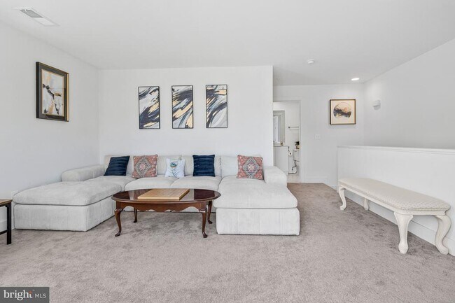 Building Photo - 40 Mural Walk NE