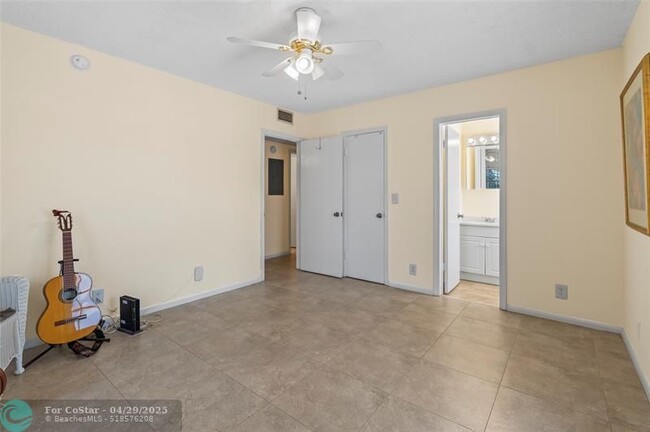 Building Photo - 2180 NE 67th St