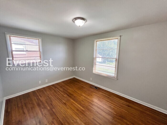 Building Photo - 316 Bonnavue Dr