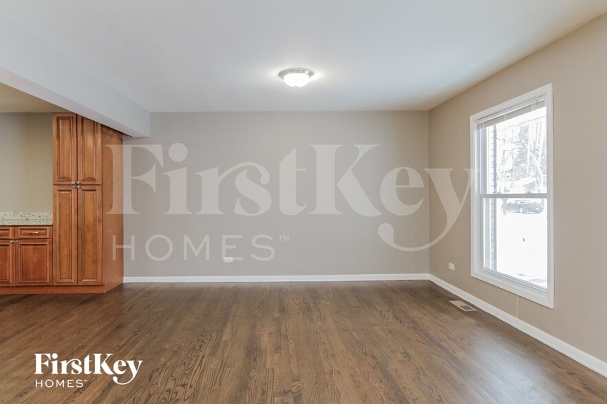 Building Photo - 18344 Aberdeen St