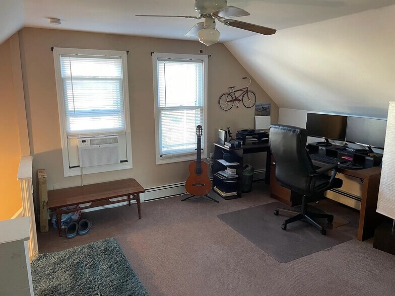 Building Photo - 83 Kneen St