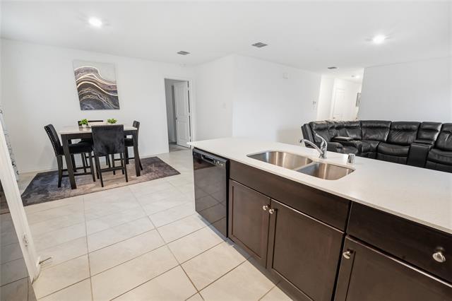 Building Photo - 1408 Yachtclub Dr