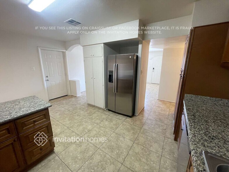 Building Photo - 6118 W Hollyhock Dr