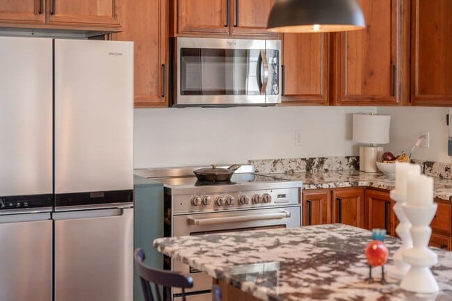 Building Photo - 3 Bedroom, 2 Bath Home