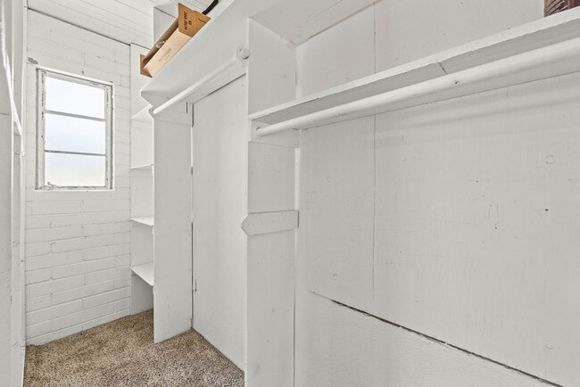 Building Photo - 1536 E Waverly St