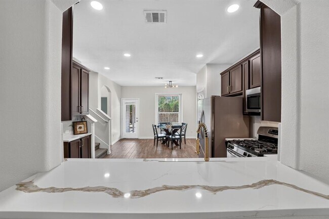 Building Photo - 1703 Comfort Ln