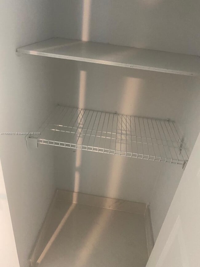 Building Photo - 2101 Brickell Ave