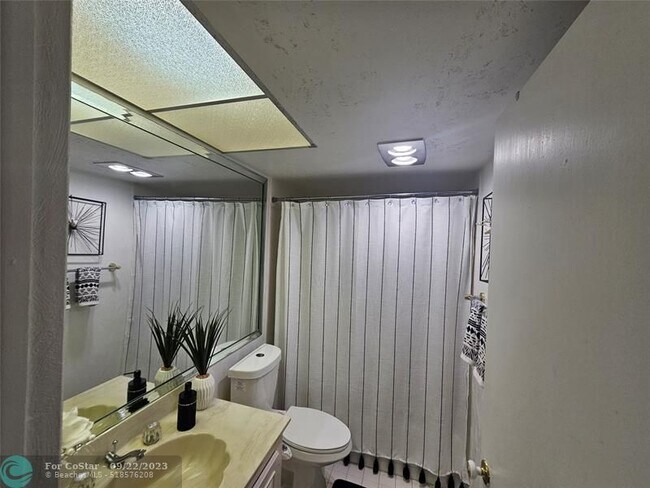 Building Photo - 2703 Nassau Bend