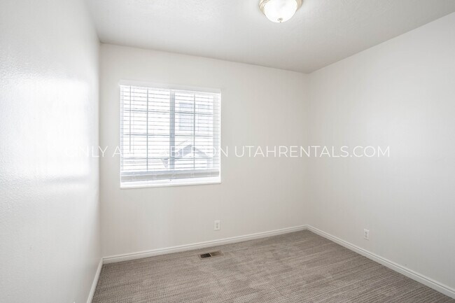 Building Photo - 1381 E 1370 S