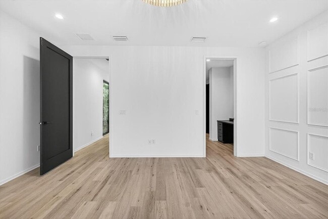 Building Photo - 94 W Davis Blvd