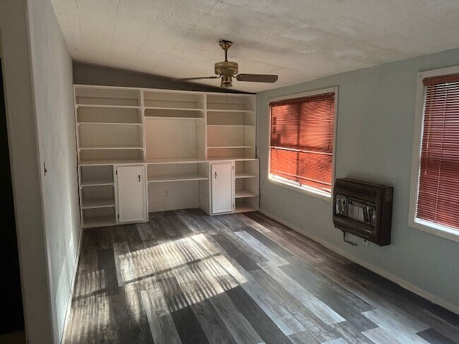 Building Photo - 3865 Meadow Ln