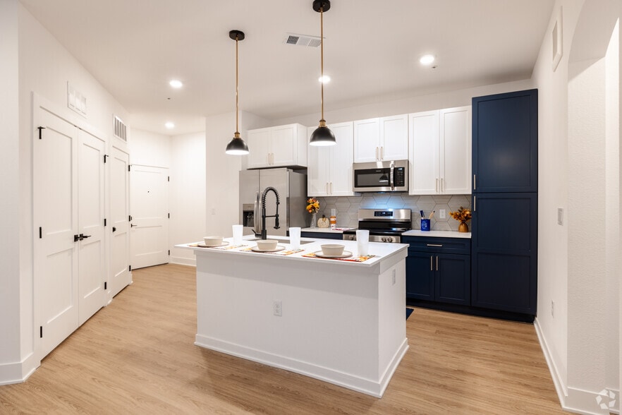 1BR, 1BA - 761SF - Hawthorne - Kitchen - The Lennox at Copperleaf