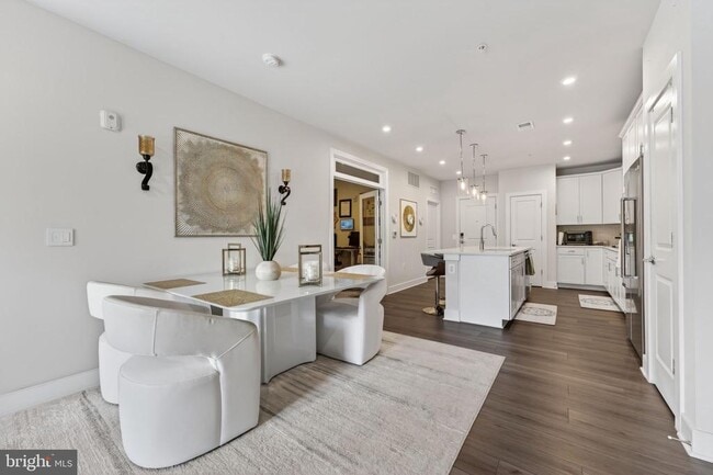 Building Photo - 102 St Ives Pl