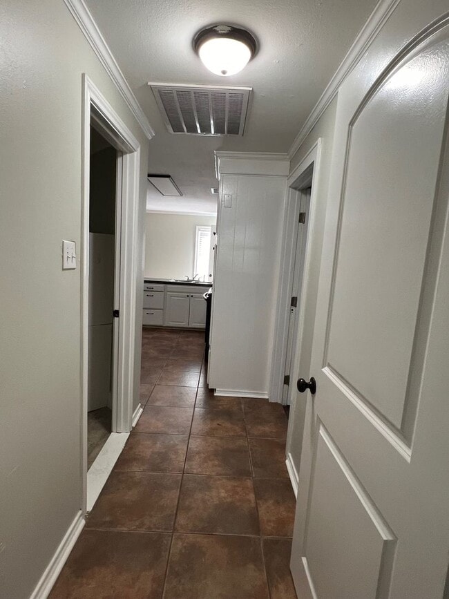 Building Photo - Newly Remodeled Home!