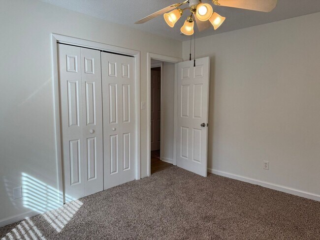 Building Photo - ** Beautiful 4 bedroom House in Farragut Area **