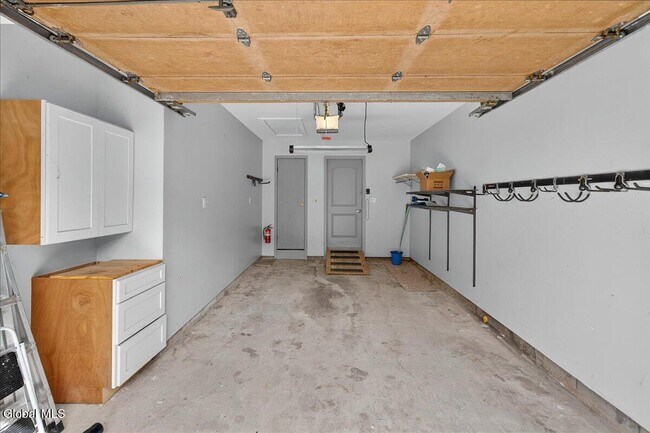 Building Photo - 7 James Ct