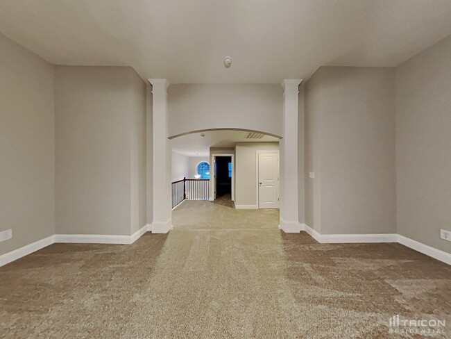 Building Photo - 302 Bronze Dr