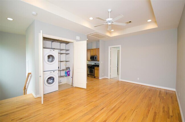 Building Photo - 3802 Center Plaza Dr