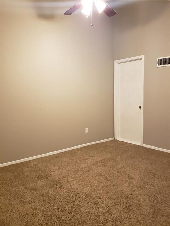 Building Photo - Beautiful 4 Bedroom Home in Houston / Nice Backyard