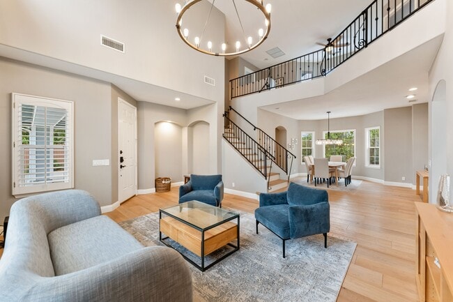 Building Photo - 200 Oak View Ln