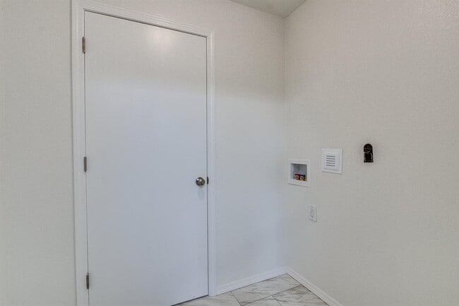 Building Photo - 2725 Texoma Dr