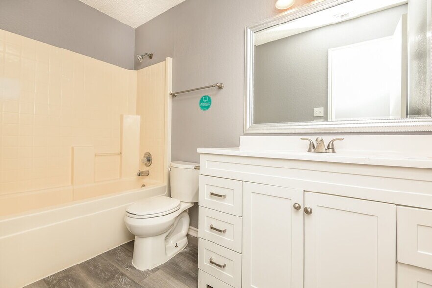 Building Photo - 2607 Whitehurst Dr