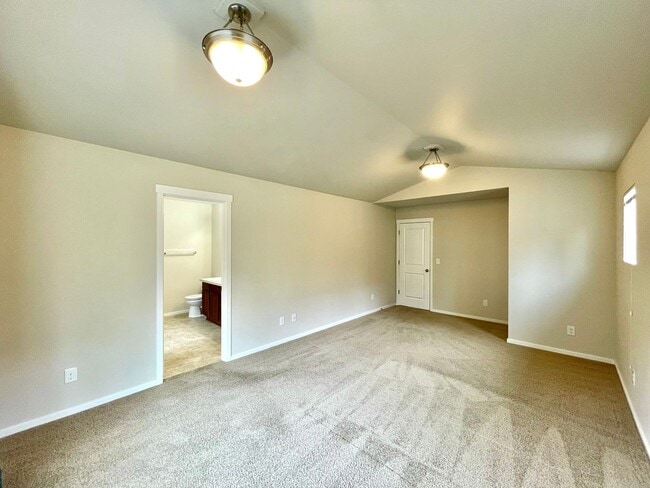 Building Photo - Modern 2017 Built Home in Silver Lake