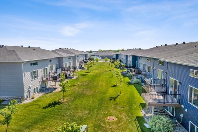 Building Photo - 3355 Prairie Heights Way